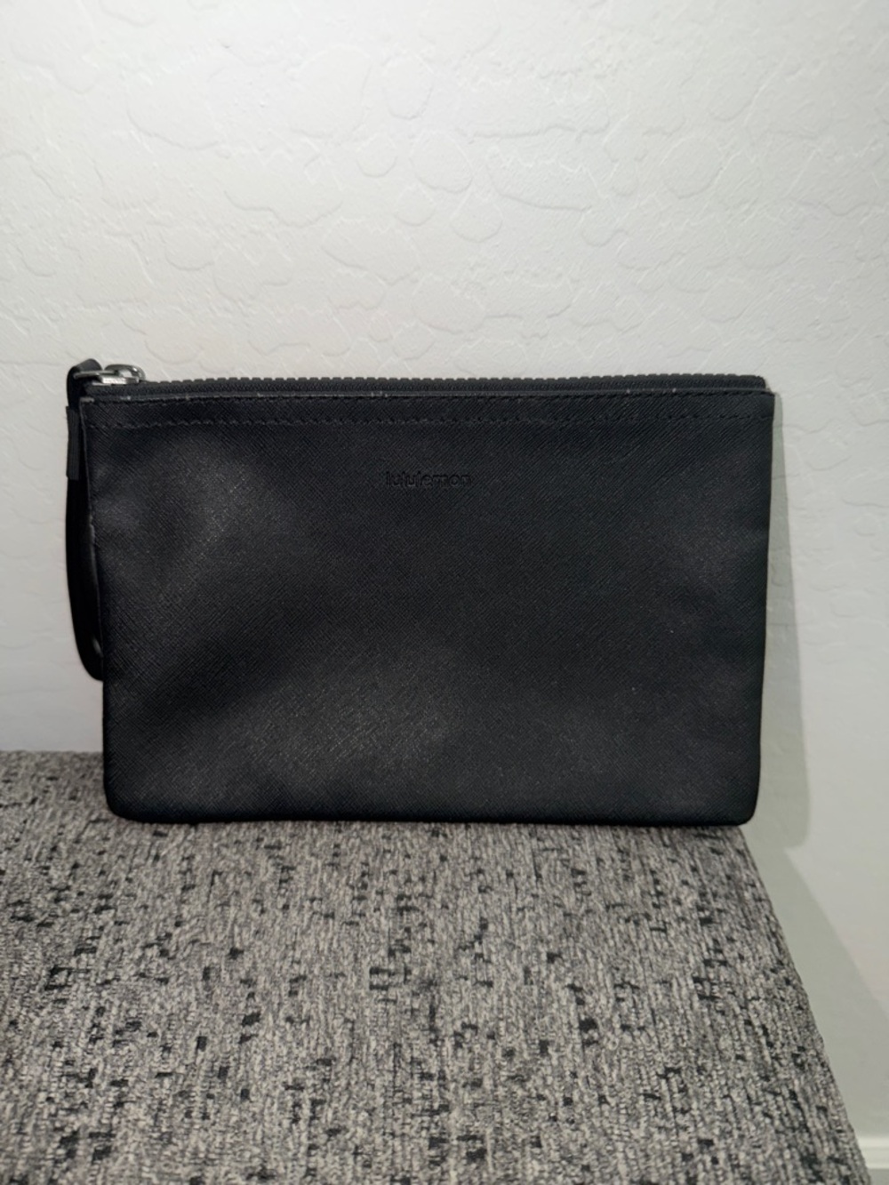 Lululemon Small bag with pull strap for zipper
